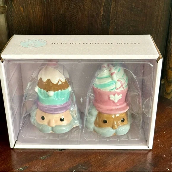 Peppermint & Pine Pastel Nutcrackers Ceramic Christmas Salt & Pepper Shaker Set - Picture 4 of 6